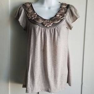 Short sleeve blouse with flowers design